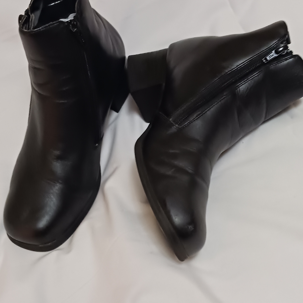 Motorcycle leather boots size 8W Black double zippers NEW